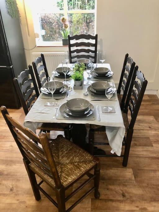 Vakantiehuis Large Cottage, Beach, Pubs Shops, Netflix, Bbq, Dog Friendly